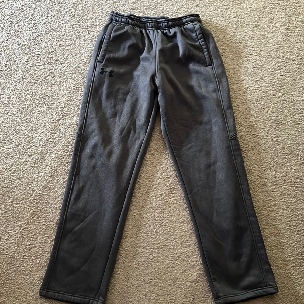 Size medium Under Armour sweat pants.